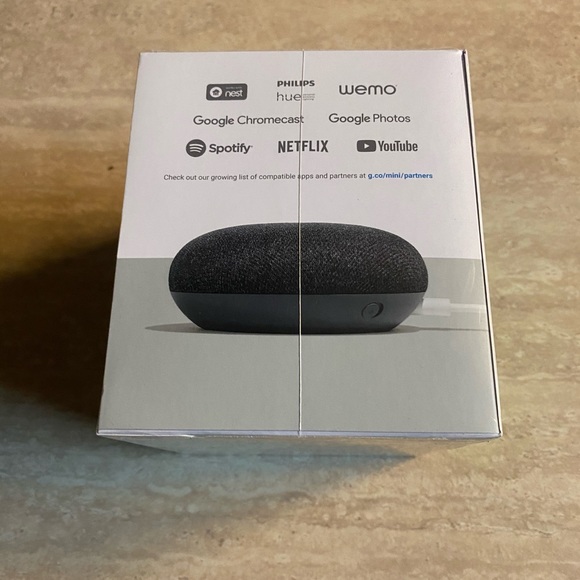Google Home Mini - Picture 3 of 4